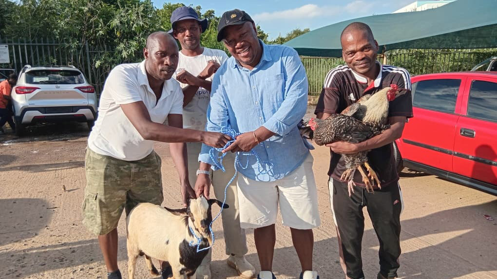 ‘Bucs’ fans gift Xaba chickens, goat